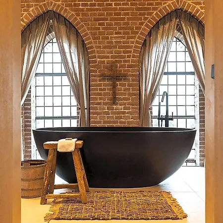 The Clock Tower Hotel 5*