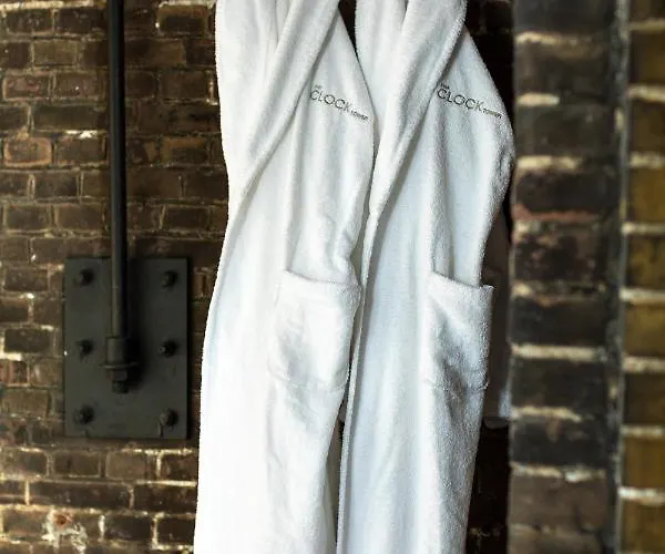 מלון The Clock Tower ווייספ