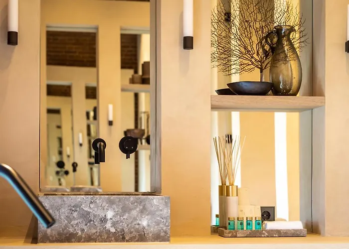 The Clock Tower מלון 5*