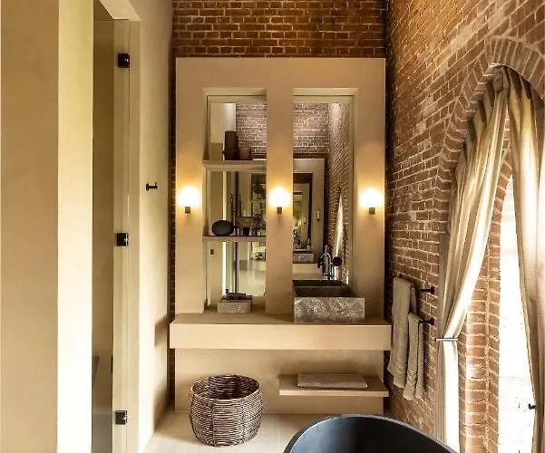 מלון The Clock Tower 5*