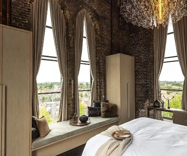 מלון The Clock Tower ווייספ