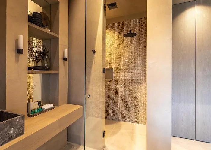 The Clock Tower Весп